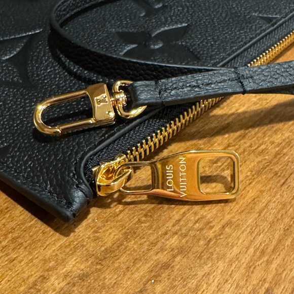 Louis Vuitton Empreinte Pouch in Noir with Strap from Neverfull MM Bag LV NEW - Picture 6 of 10